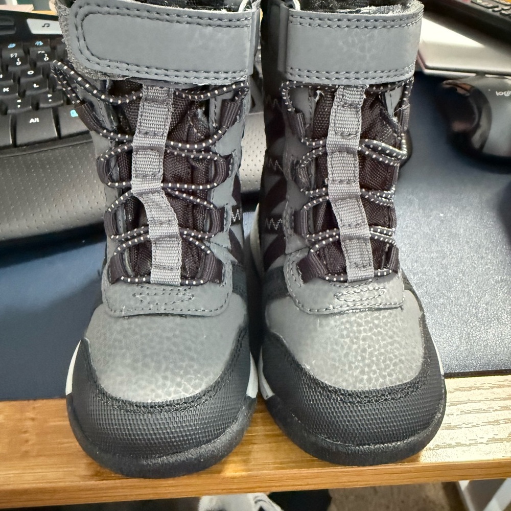 Merrell NWOT Gray infant Boots